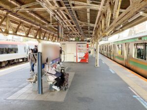 JR／鎌倉駅／横須賀線ホーム_構内の駅看板ロケーション