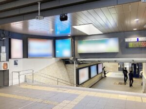 JR／鎌倉駅／改札内コンコース_構内の駅看板ロケーション
