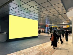 JR／新宿駅／新宿BOX（1社ジャック）№1駅デジタルサイネージ・駅広告、写真2