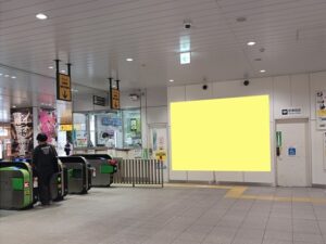 JR／海浜幕張駅／海浜幕張 改札横大型ボード駅臨時広告・駅広告、写真2