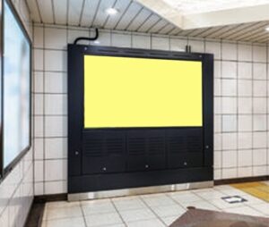 東京メトロ／本郷三丁目駅／本郷三丁目駅 MWV単駅1weekスポット№1駅デジタルサイネージ・駅広告、写真2
