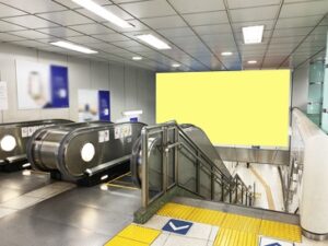 東京メトロ／六本木駅／六本木ツインウォール駅臨時広告・駅広告、写真2