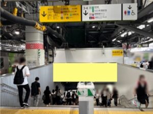 渋谷南改札内山手線オデコシート