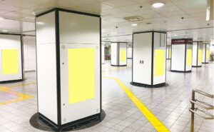 京王／新宿駅／新宿KTビジョン№KT駅デジタルサイネージ・駅広告、写真2