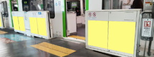 浜松町駅 ホーム可動柵戸袋部ステッカー