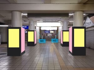 京急／京急川崎駅／京急ステーションビジョン川崎 改札内デジタルサイネージ・駅広告、写真2
