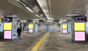 つくばエクスプレス／守谷駅／TX守谷駅 改札内柱シート№TX駅臨時広告・駅広告、写真2