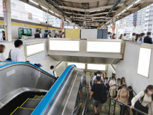 JR/小岩駅/ホーム階段_駅看板イメージ