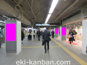 Osaka／Metro（大阪メトロ）　梅田駅／梅田コンコースビジョンデジタルサイネージ、写真1