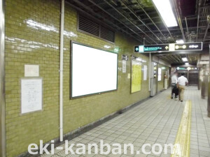 Osaka／Metro（大阪メトロ）　谷町四丁目駅／谷町線№1‐211№211、写真1