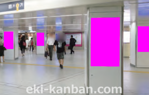 Osaka／Metro（大阪メトロ）　なんば駅／なんば駅 コンコースビジョンデジタルサイネージ、写真1