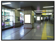 コンコース（構内通路・改札付近）